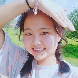 娱乐吃瓜的头像女生