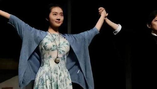 娱乐圈吃瓜必备图刘亦菲,娱乐圈的“吃瓜神器”,美貌与实力并存